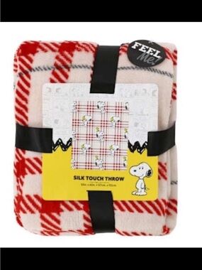 Peanuts Snoopy Red Plaid Kids Throw Blanket - Soft Silk Touch 50in x 60in